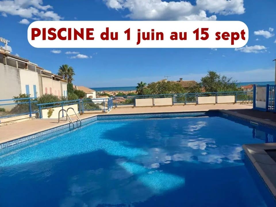 duplex pleine vue mer piscine plage a pied 5 minutes internet parking Apartment in Fleury
