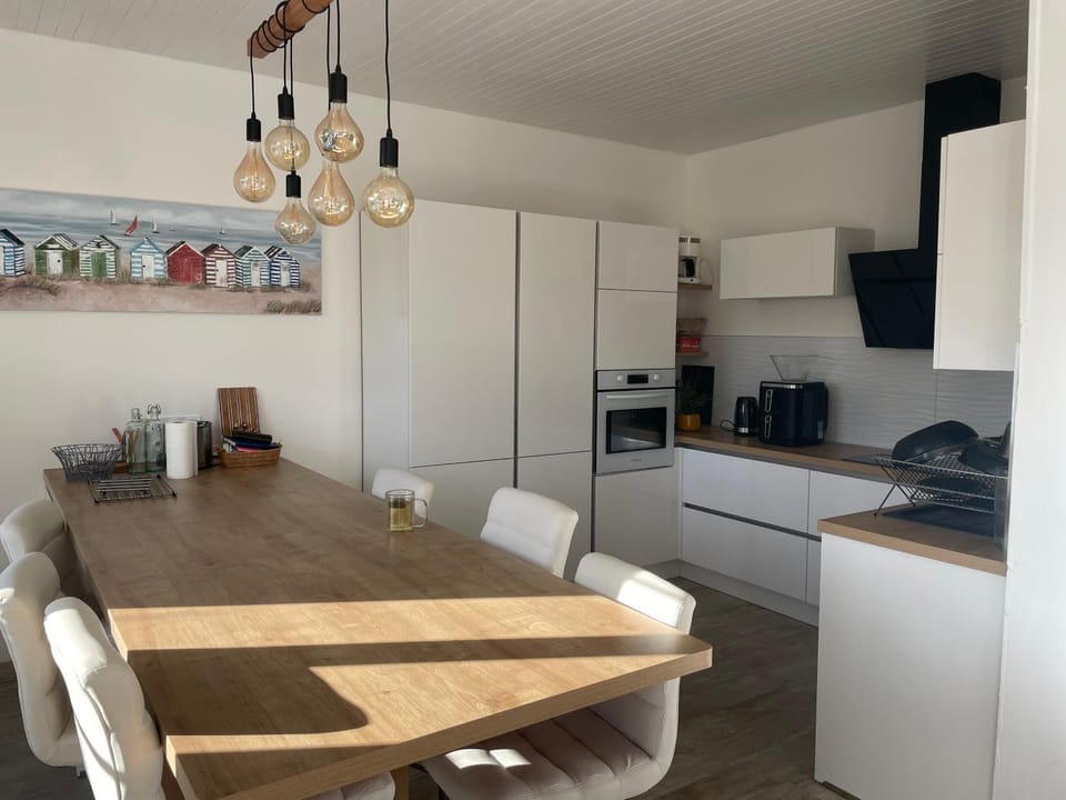 Maison bord de mer avec piscine chauffée à Trebeurden , côte de granit rose House in Brittany