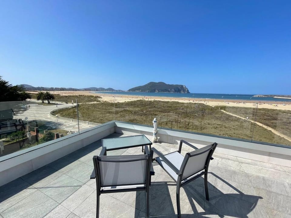 Lujosa casa en primera línea playa increibles vistas mar House in Laredo