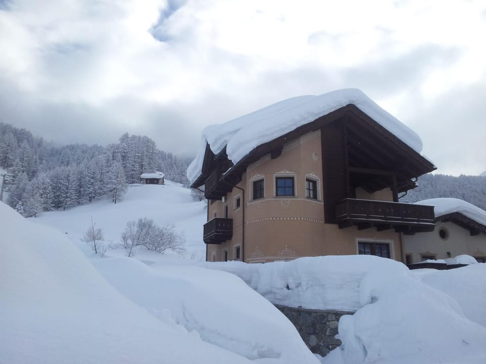 Property building, Day, Natural landscape, Winter, Mountain view