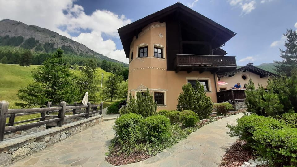 Property building, Spring, Day, Natural landscape, Mountain view
