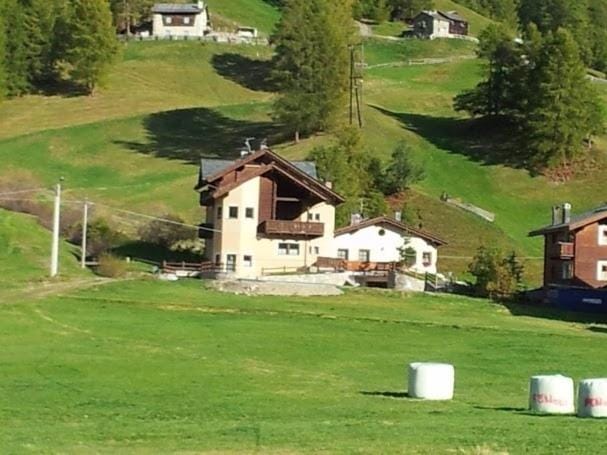 Property building, Day, Natural landscape, Summer, Mountain view