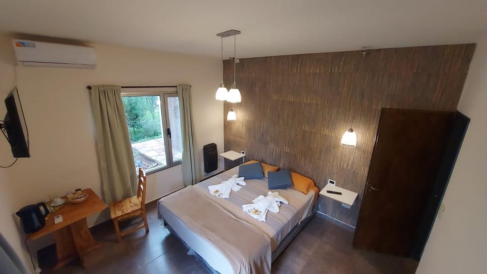 TV and multimedia, Seating area, Bedroom