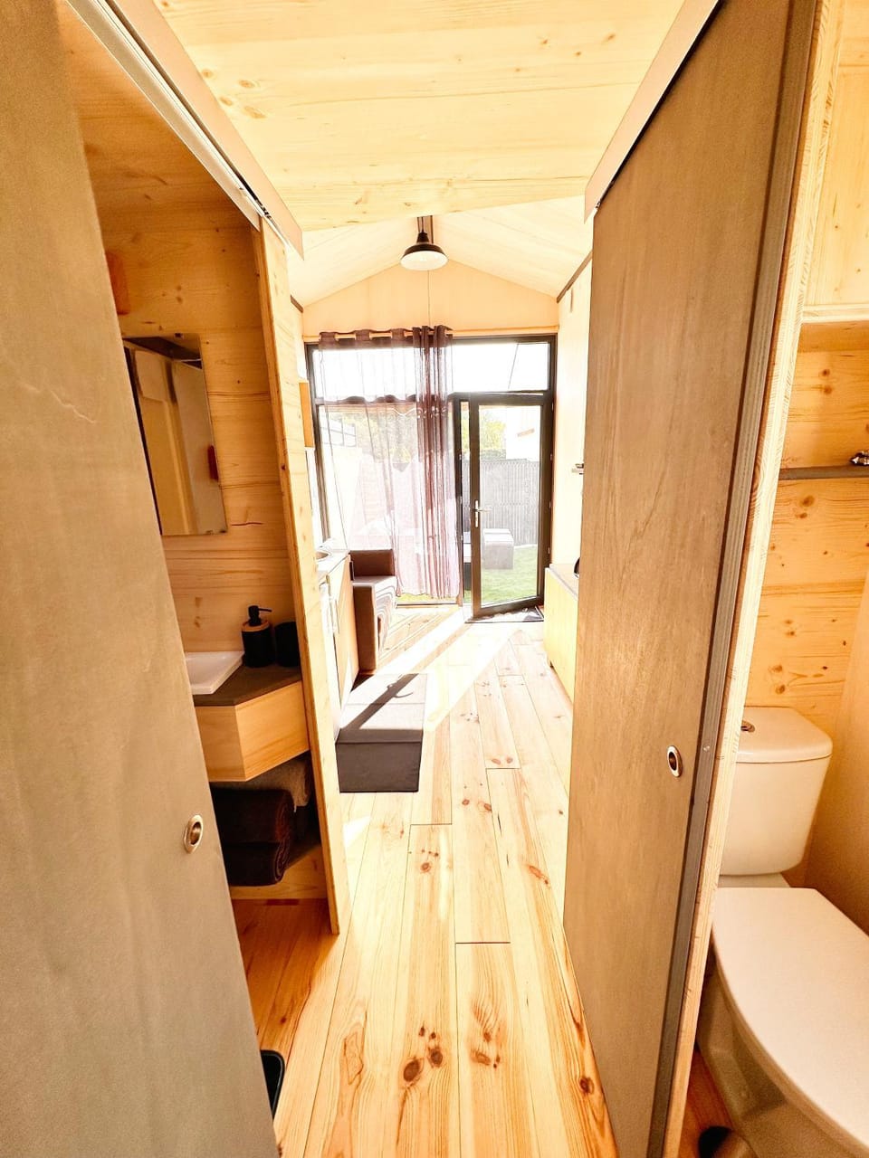 Shower, Toilet