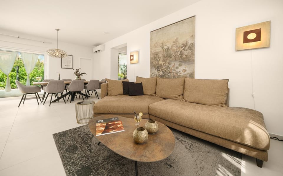 Living room, Seating area, Dining area