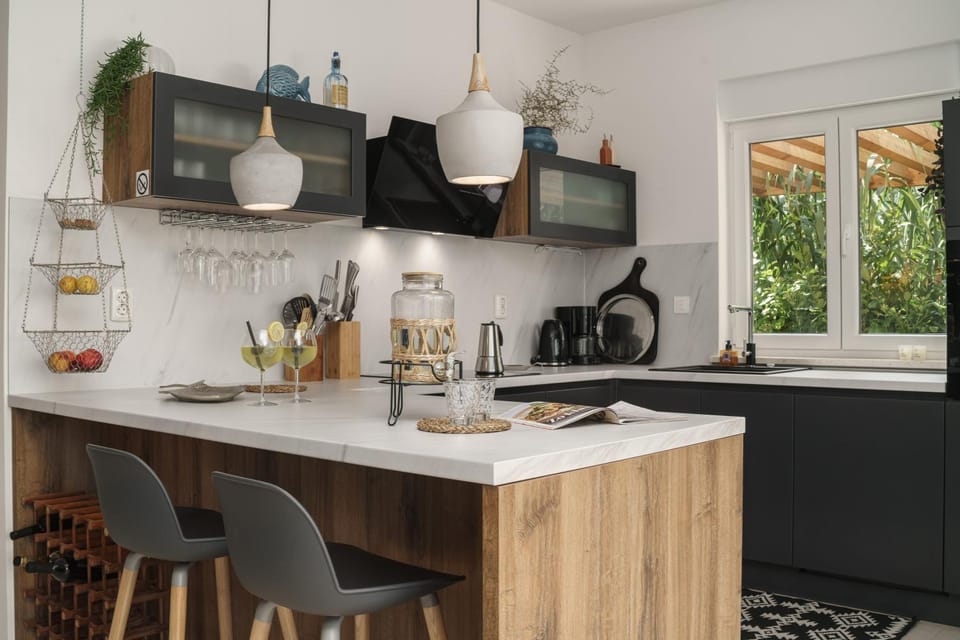 Kitchen or kitchenette, Dining area, pet friendly, stove
