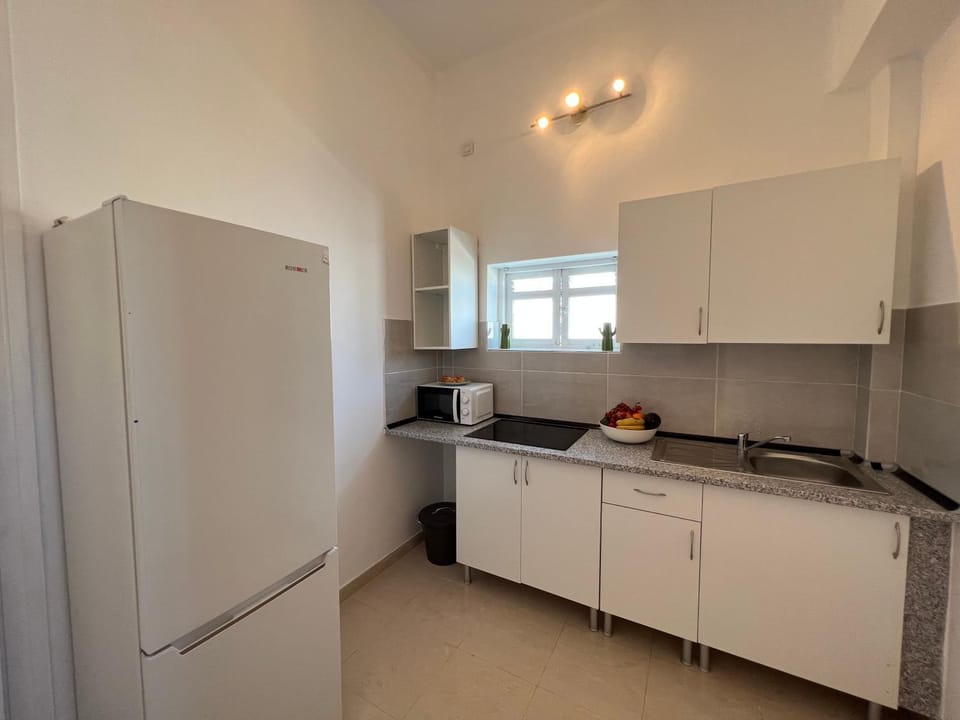 Kitchen or kitchenette, Kitchen or kitchenette, Internal: Not applicable to any particular room