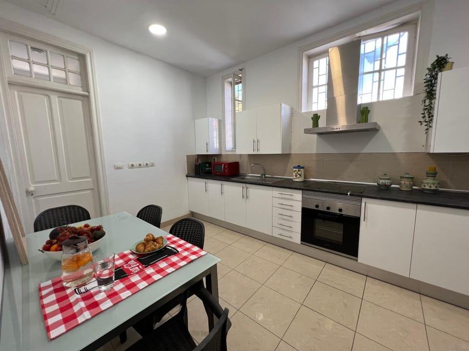 Kitchen or kitchenette, Kitchen or kitchenette, Internal: Not applicable to any particular room