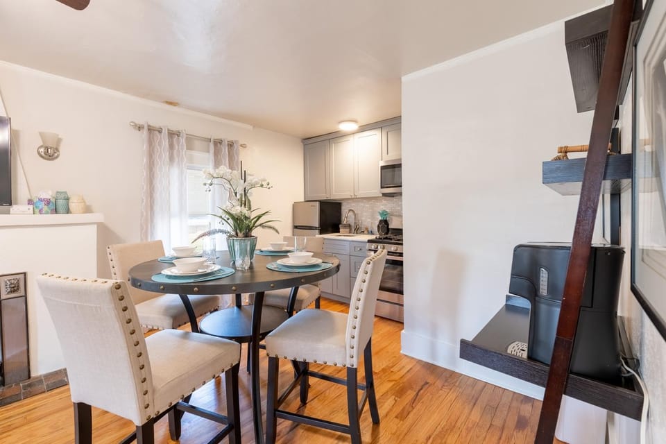 Cozy 2 BDRM Vacation Rental - 1 Mile to Dtwn Rapid City Apartment in Rapid City