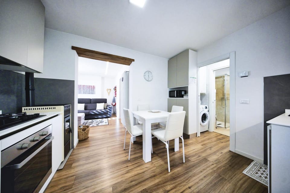 Kitchen or kitchenette, Dining area, oven, pet friendly, stove