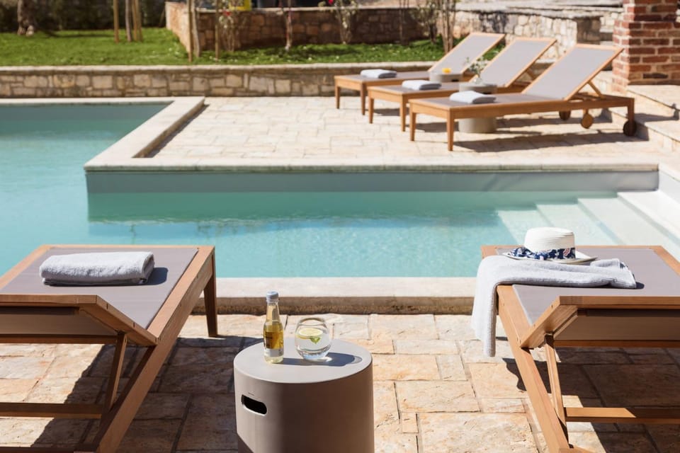 Day, Pool view, Swimming pool, sunbed