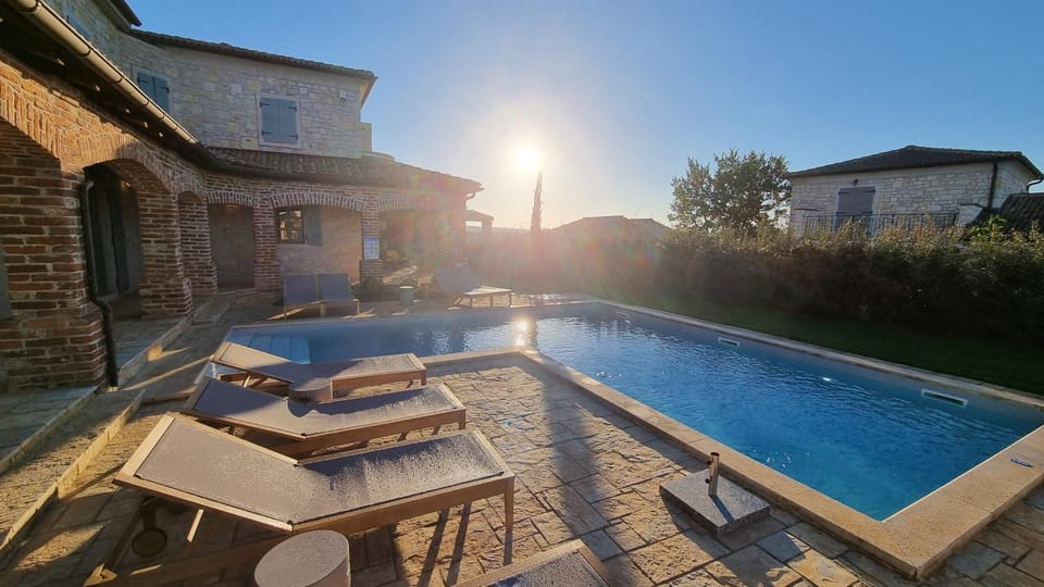 Day, Pool view, Swimming pool, sunbed