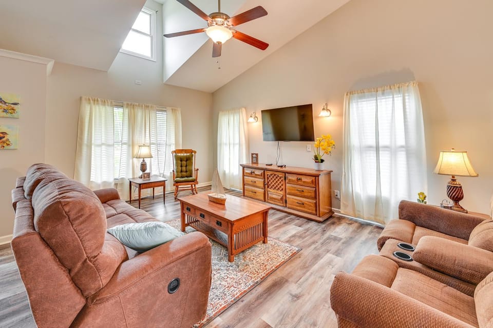 Home with Private Pool - 15 miles to Ark Encounter! House in Ohio