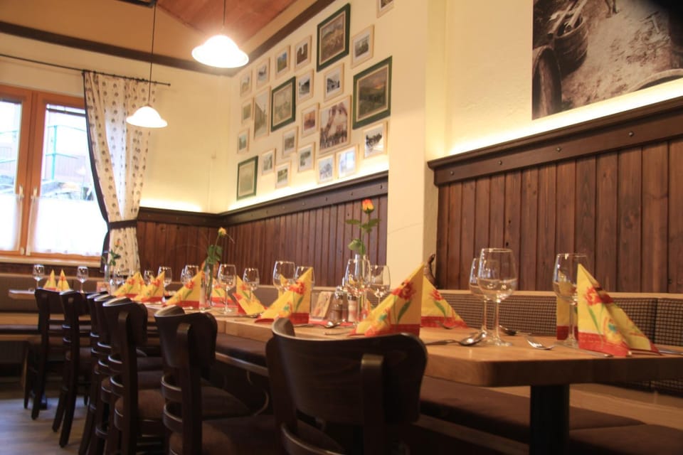 Restaurant/places to eat, Restaurant/places to eat, Food and drinks, Food, Drinks