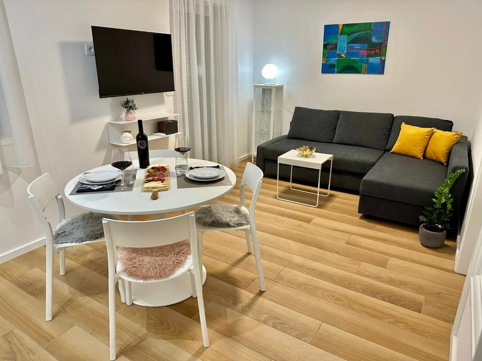 TV and multimedia, Living room, Dining area