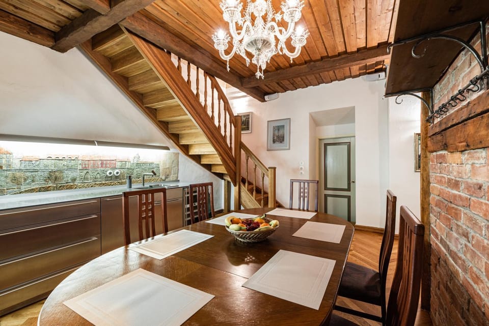 Coffee/tea facilities, Decorative detail, Dining area, dishwasher, pet friendly, stove, toaster