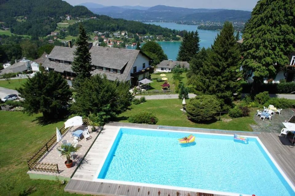 Lake view, Swimming pool