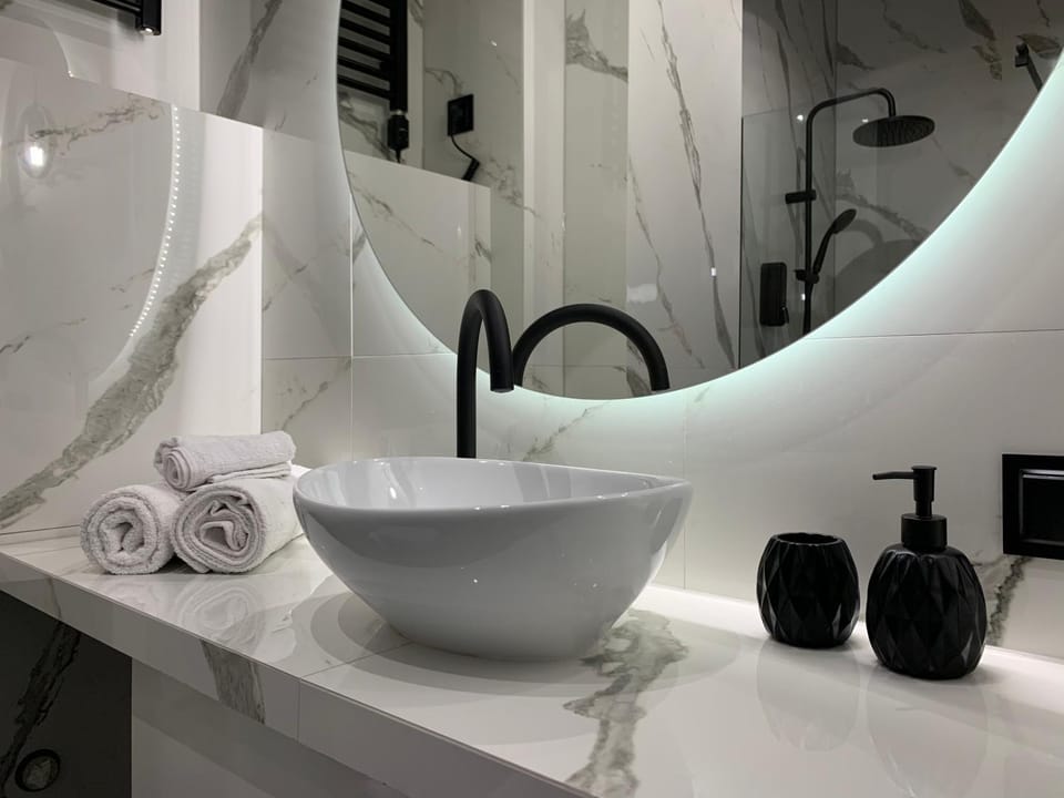 Bathroom, towels