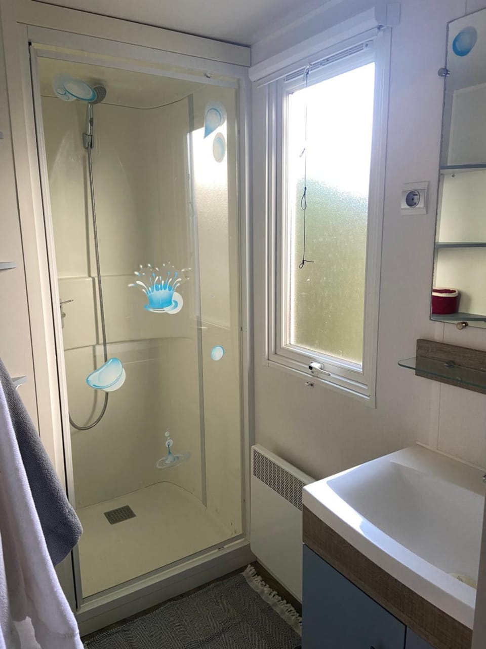 Shower, Bathroom, towels