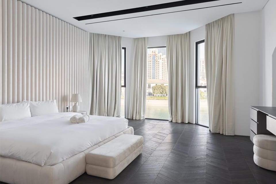 Bed, Photo of the whole room, Seating area, Bedroom, towels
