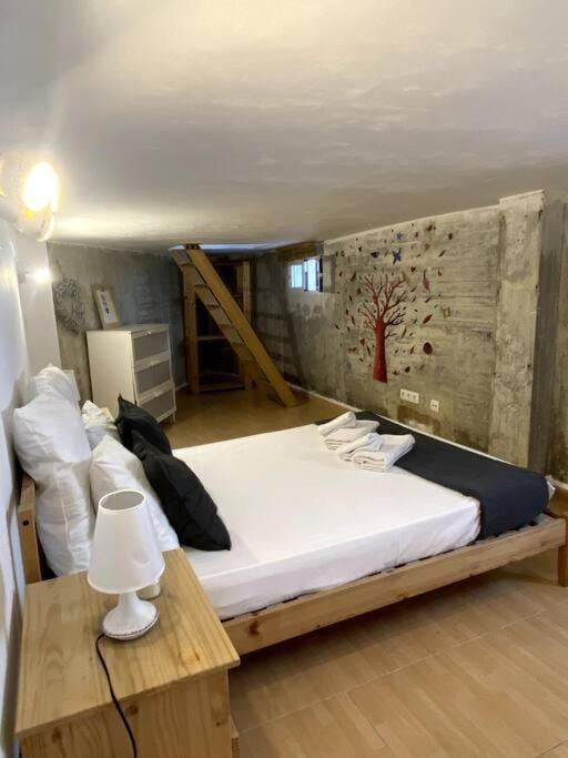 Bed, Bedroom