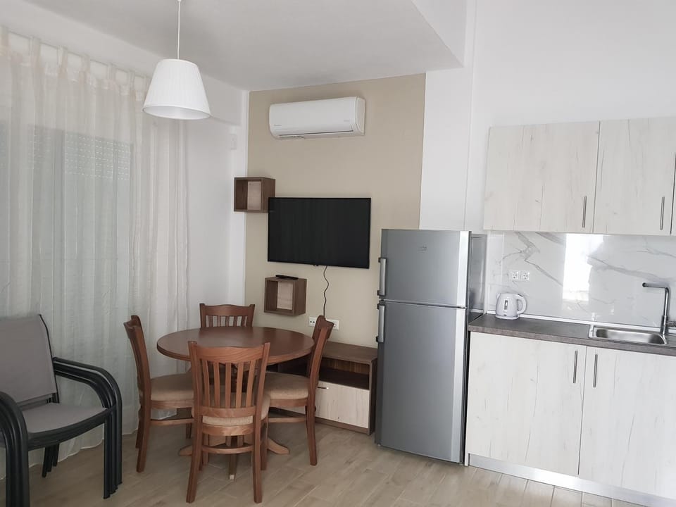 TV and multimedia, Kitchen or kitchenette, Living room, Dining area, pet friendly, air conditioner