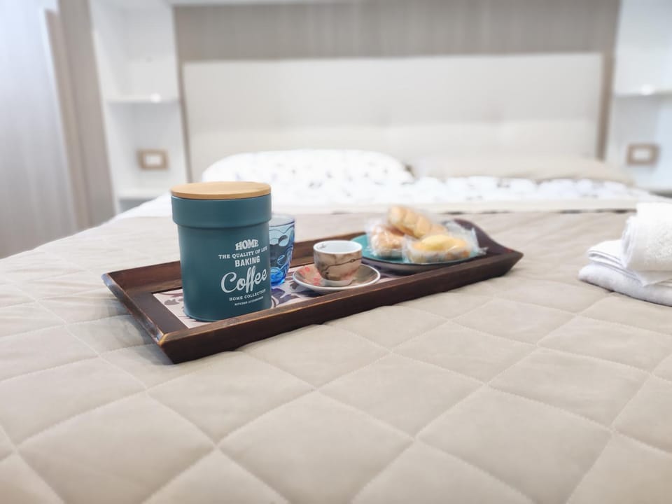 Coffee/tea facilities, Breakfast