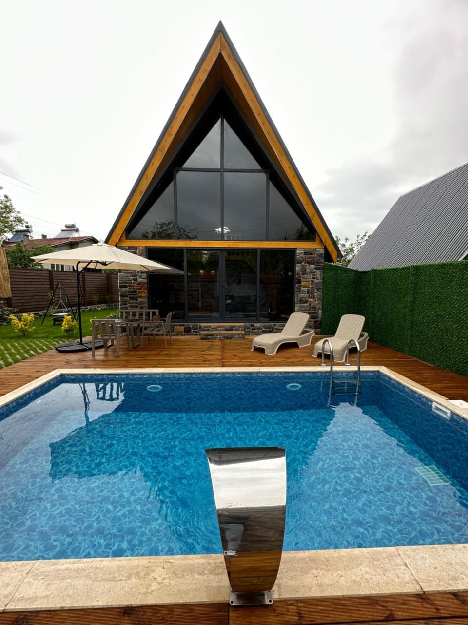 Property building, Day, Pool view, Swimming pool, sunbed