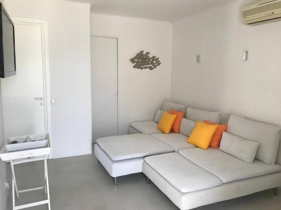 Costa Ilios 3 Bedroom Flat Apartment in Mykonos, Mikonos 846 00, Greece