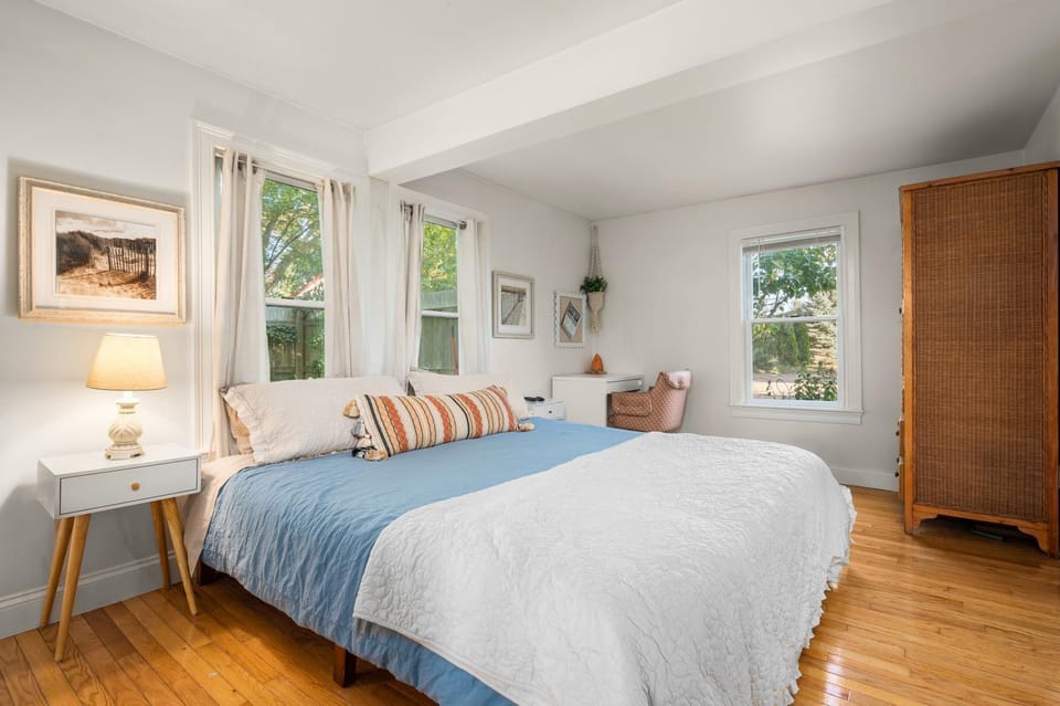 Babes Bungalow by Leavetown Vacations House in Orleans