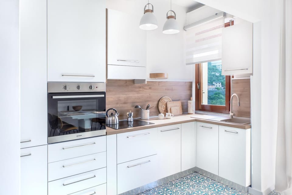 Kitchen or kitchenette, kitchen