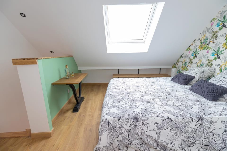Bed, Photo of the whole room, Bedroom