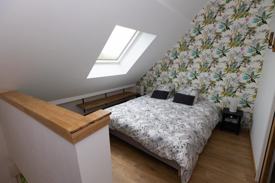 Bed, Photo of the whole room, Bedroom