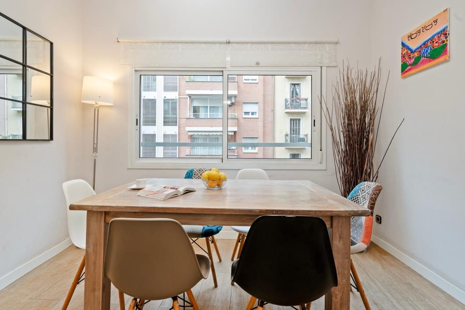 Bright 3BR2BA w Balcony in Eixample Apartment in Barcelona