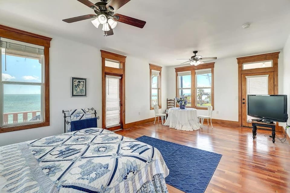 Joys Beach House House in Rockport