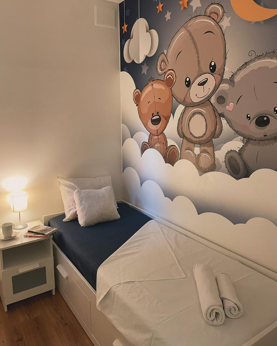 Bed, Photo of the whole room, Bedroom