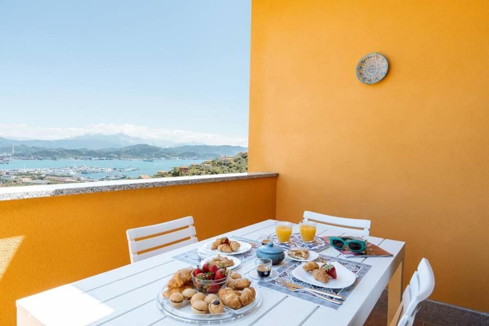 Piccapiana Sea View Attic Flat - mytouristhome Apartment in La Spezia