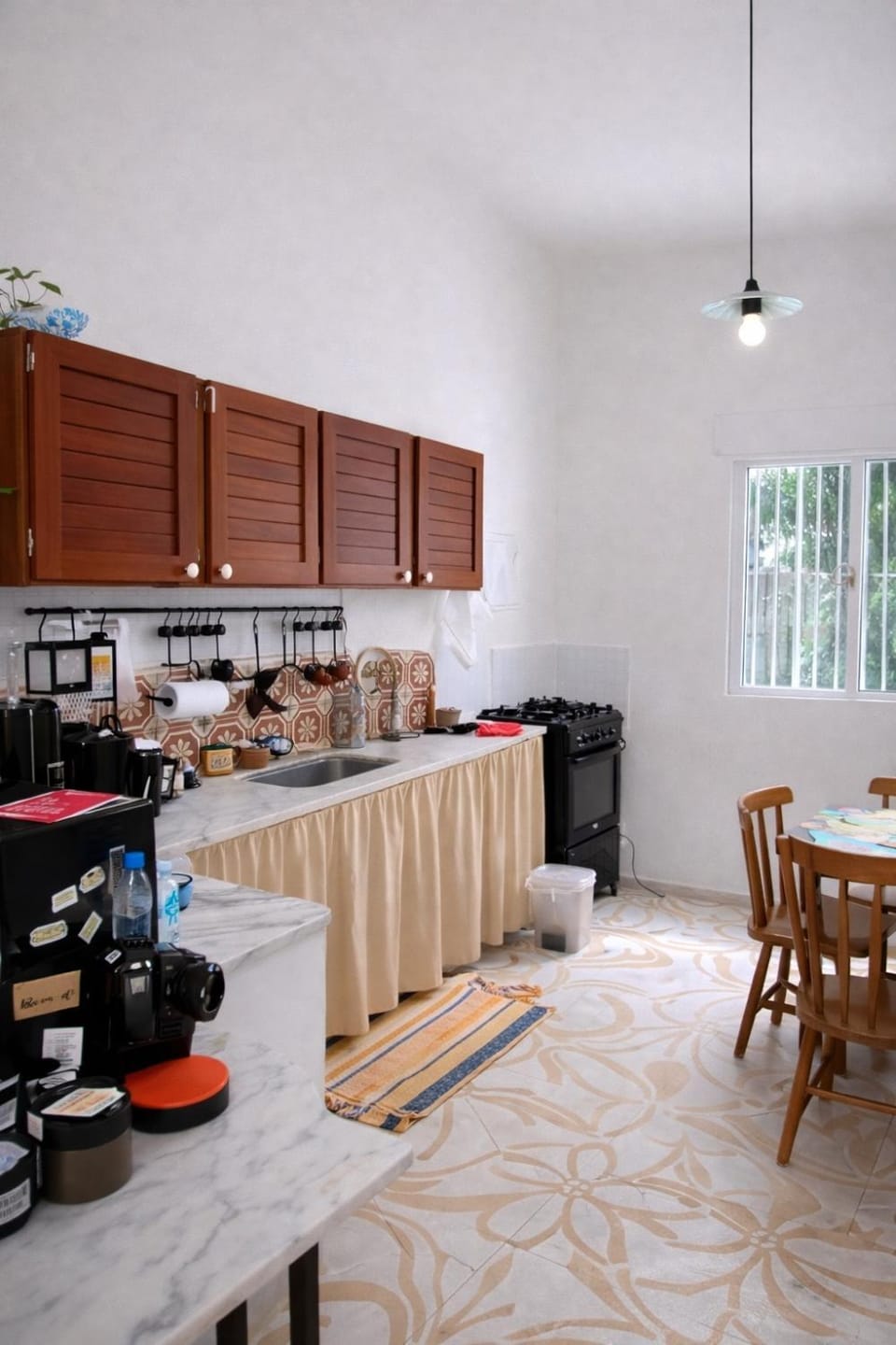 Coffee/tea facilities, Kitchen or kitchenette, Dining area, minibar, stove, toaster