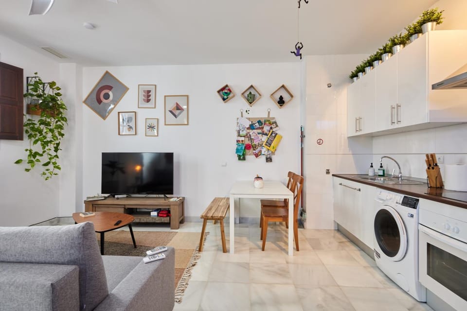 Communal lounge/ TV room, Kitchen or kitchenette