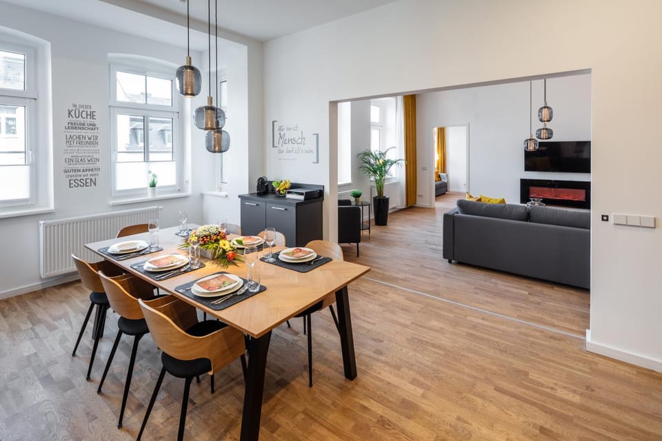 Living room, Dining area, Food
