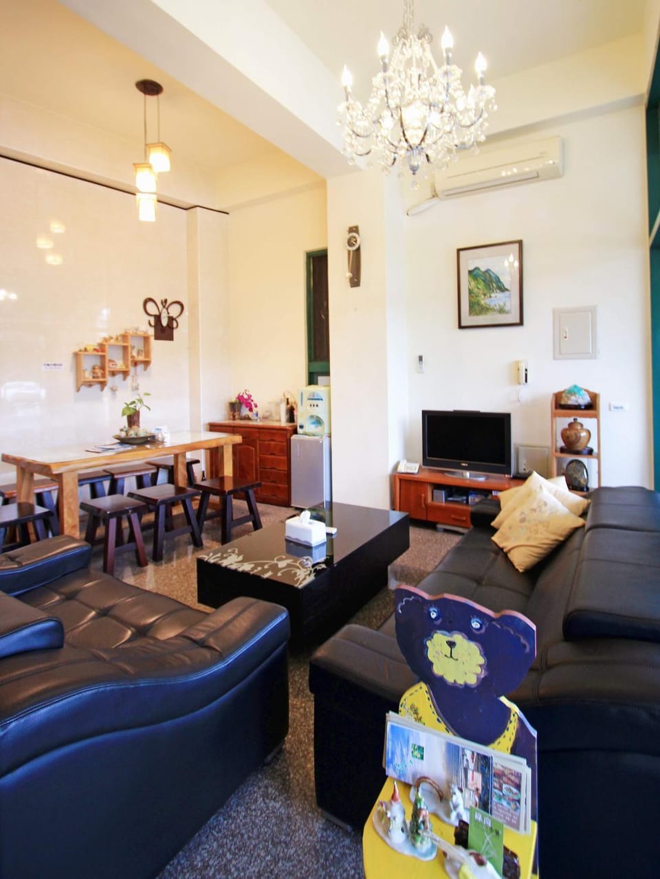Communal lounge/ TV room, Facade/entrance, Lobby or reception
