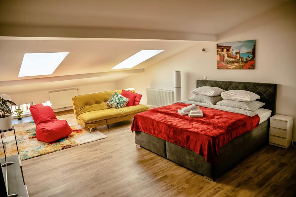 Bed, Seating area, Bedroom, towels