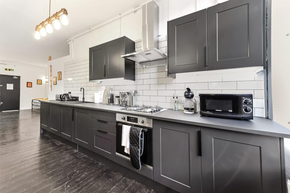 Coffee/tea facilities, Kitchen or kitchenette, minibar, oven, pet friendly, stove, toaster
