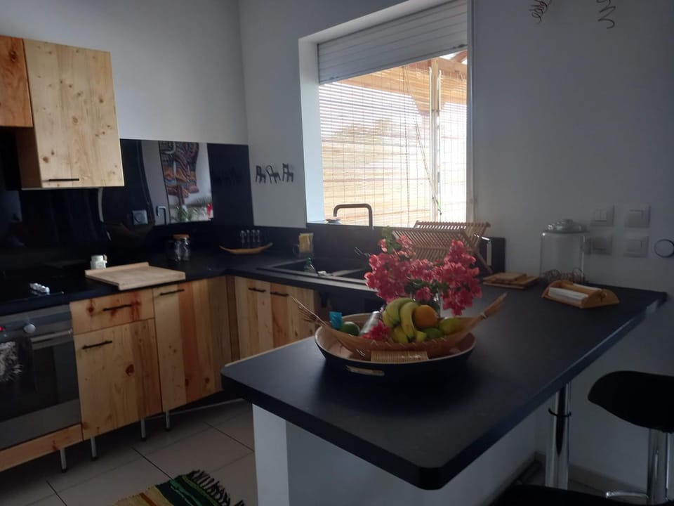 Kitchen or kitchenette, Dining area, minibar, pet friendly, stove