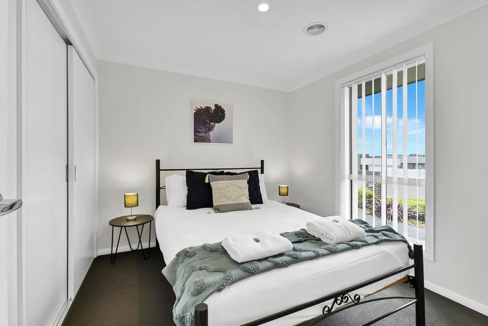 Emmaville - Modern Convenient & Pet Friendly House in Orange