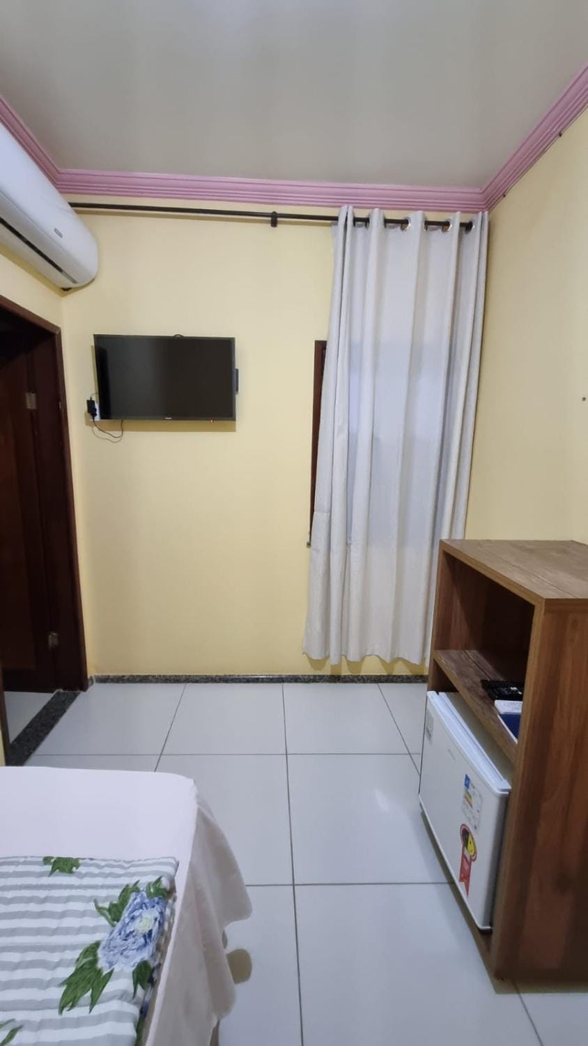 TV and multimedia, Photo of the whole room, air conditioner
