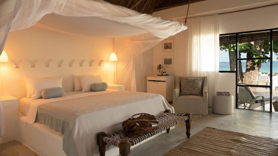 Bed, Photo of the whole room, Seating area, Bedroom