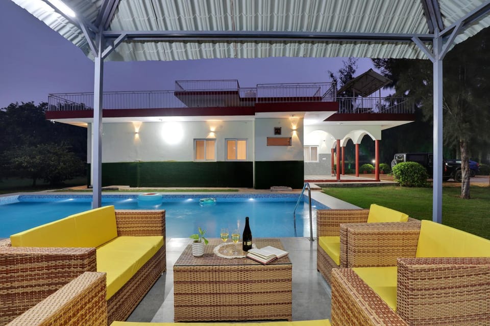 Seating area, Pool view, Swimming pool, sunbed