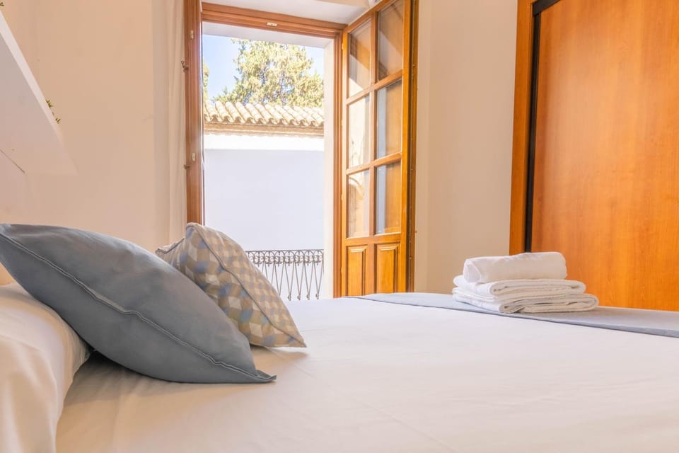 Bed, Photo of the whole room, Bedroom, towels, wardrobe