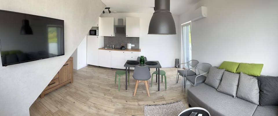 TV and multimedia, Living room, Seating area, Dining area, Evening entertainment